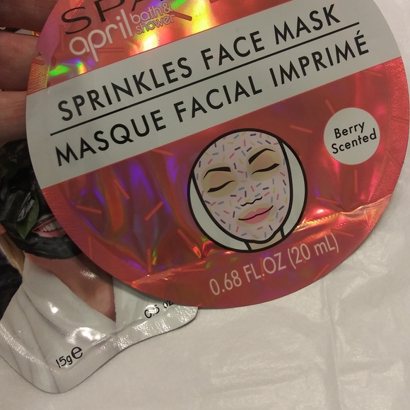 Makeup bag with extra goodies inside. - Picture 5 of 17